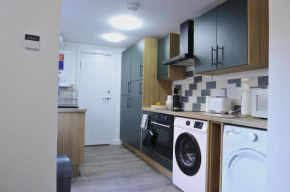 4 beroom house in Kettering 2 showers Garden Fast Wi-Fi